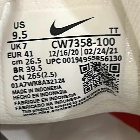 Nike White Athletic Shoes with Cushioned Sole in great condition women size 9.5 - Picture 10 of 15